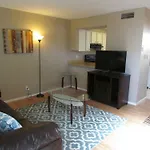 Townhouse 8 Minutes To Strip
