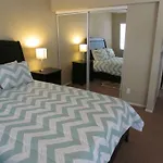 Townhouse 8 Minutes To Strip