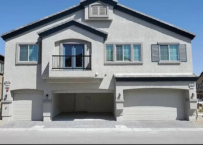 Beautiful Townhouse With King Suite!