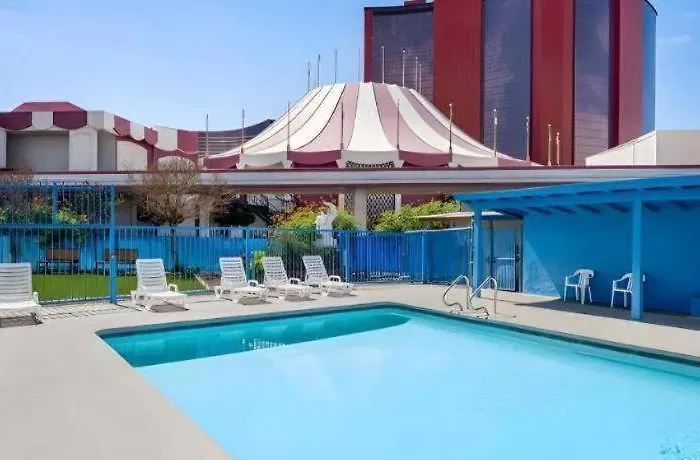 Travelsuites Inn