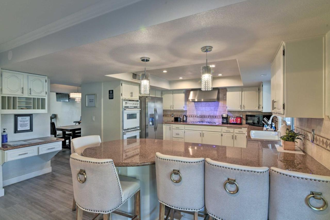 Hébergement de vacances House With Pool And Hot Tub - 1 Mi To Strip! Las Vegas