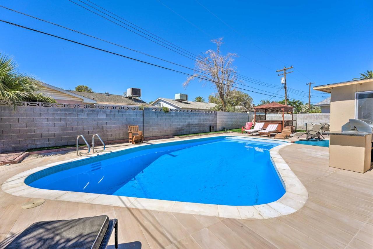 Holiday home Vegas Getaway With Patio About 3 Mi To Strip!