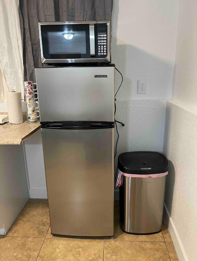 Cozy Studio…with Private Entrance Apartment *