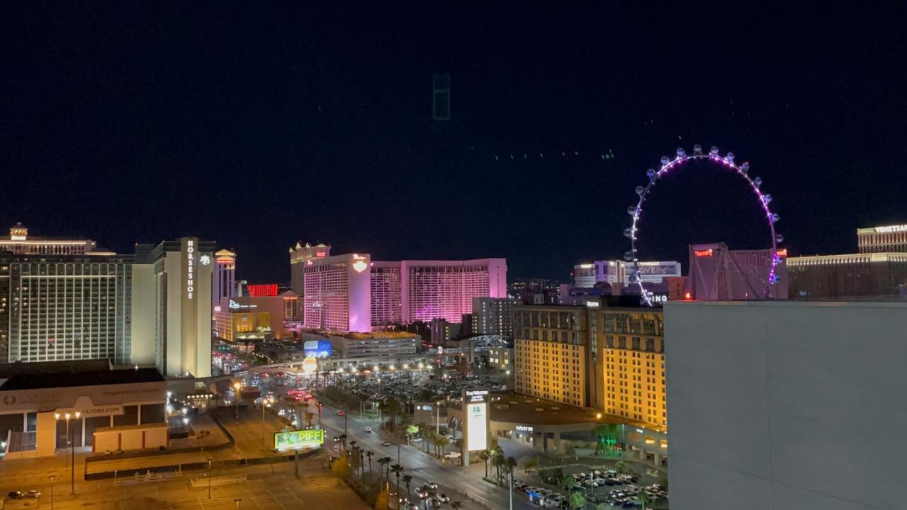 At Platinum Strip View Aparthotel