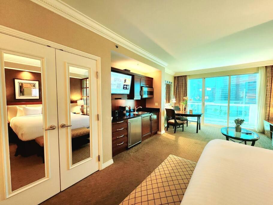 Apartment The Signature At Mgm Condo! Stunning Strip Views & No Fees! *