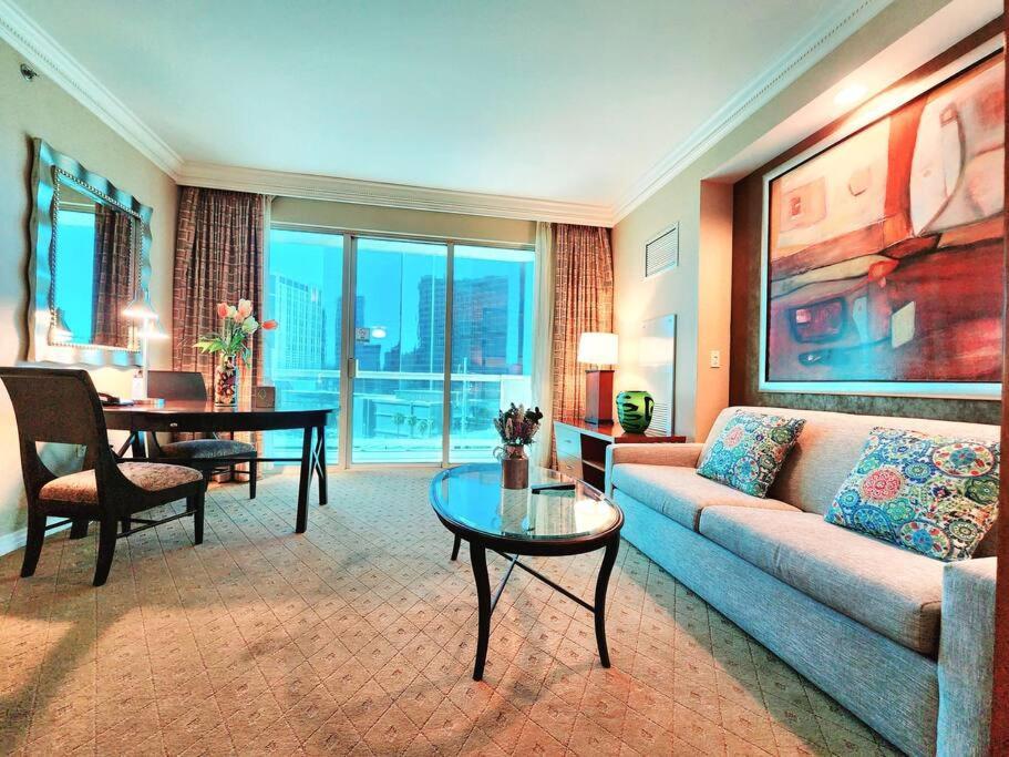 Apartment The Signature At Mgm Condo! Stunning Strip Views & No Fees!