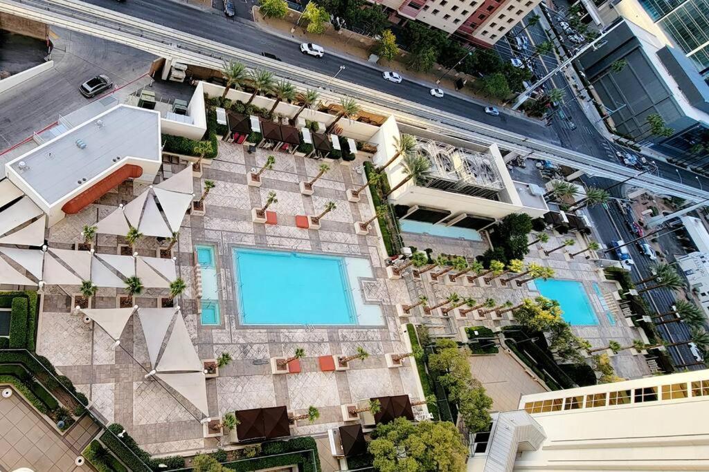 Apartment The Signature At Mgm Condo! Stunning Strip Views & No Fees! Las Vegas