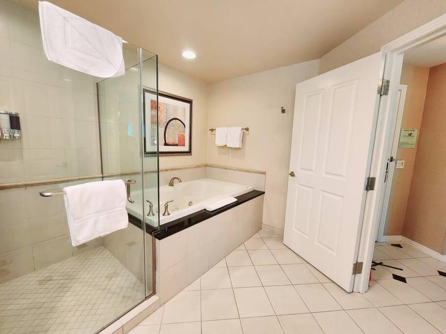 The Signature At Mgm Condo! Stunning Strip Views & No Fees! Apartment
