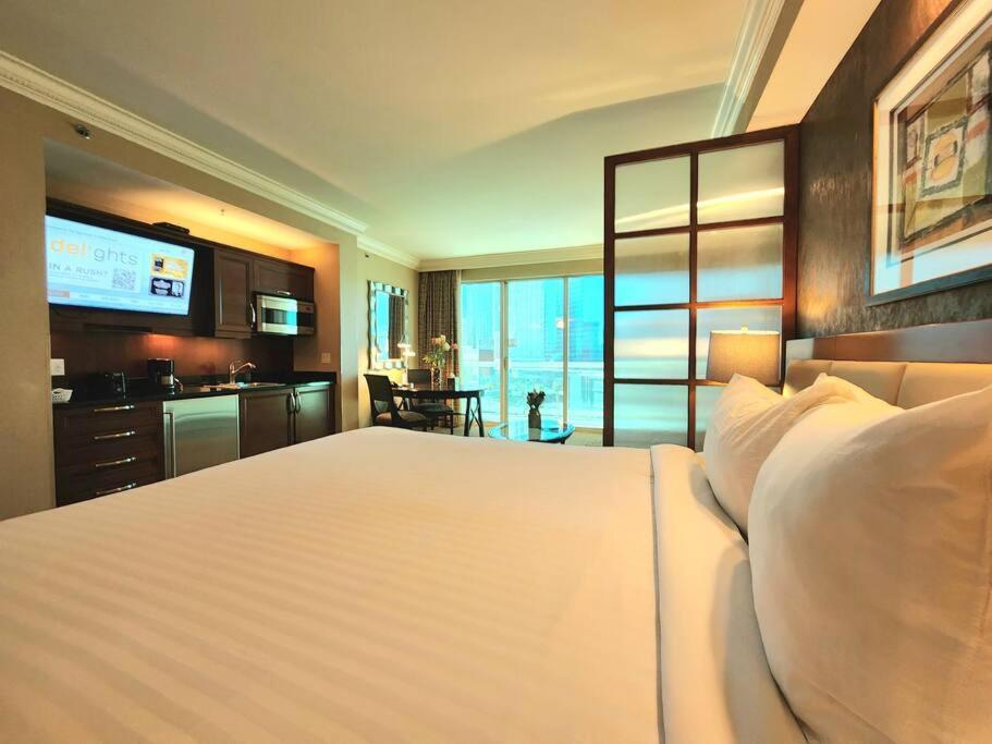 Apartment The Signature At Mgm Condo! Stunning Strip Views & No Fees! *
