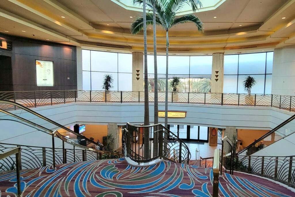 Apartment The Signature At Mgm Condo! Stunning Strip Views & No Fees! Las Vegas