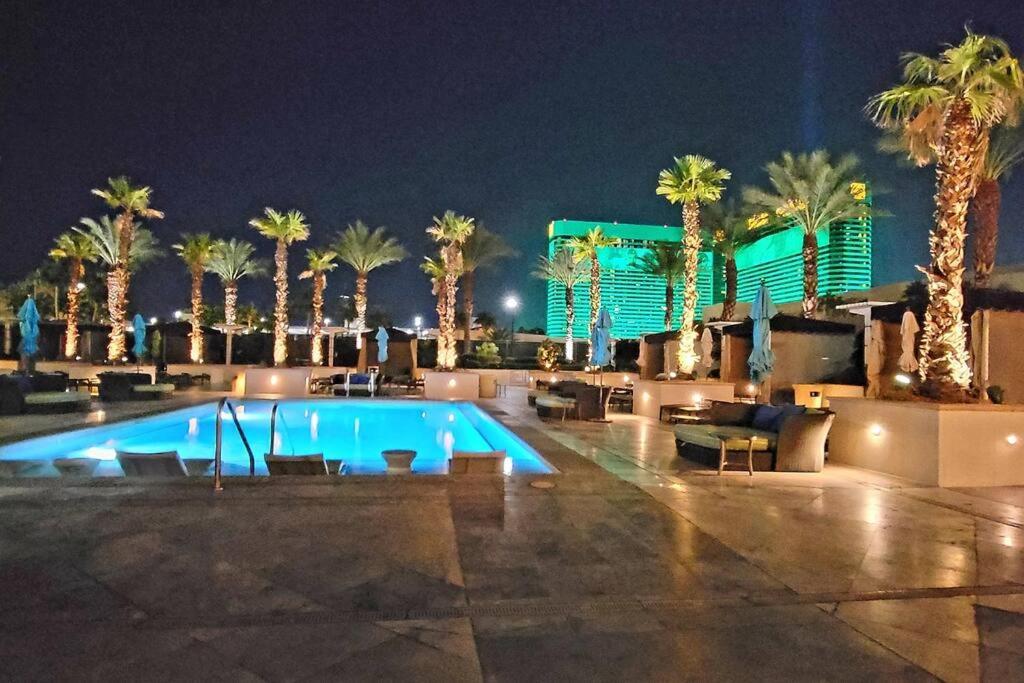The Signature At Mgm Condo! Stunning Strip Views & No Fees!