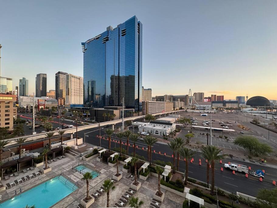 Apartment The Signature At Mgm Condo! Stunning Strip Views & No Fees!
