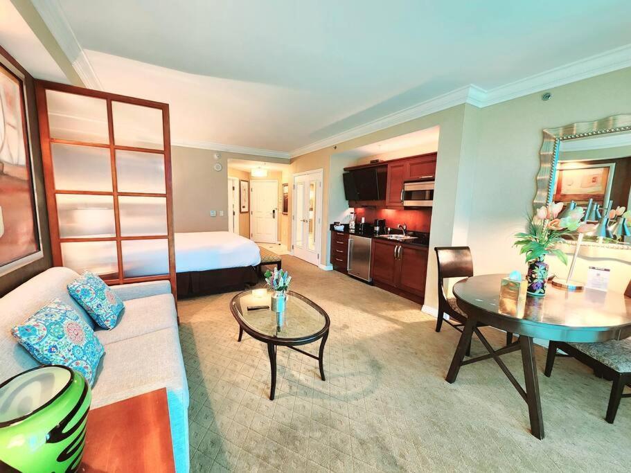 Apartment The Signature At Mgm Condo! Stunning Strip Views & No Fees! Las Vegas