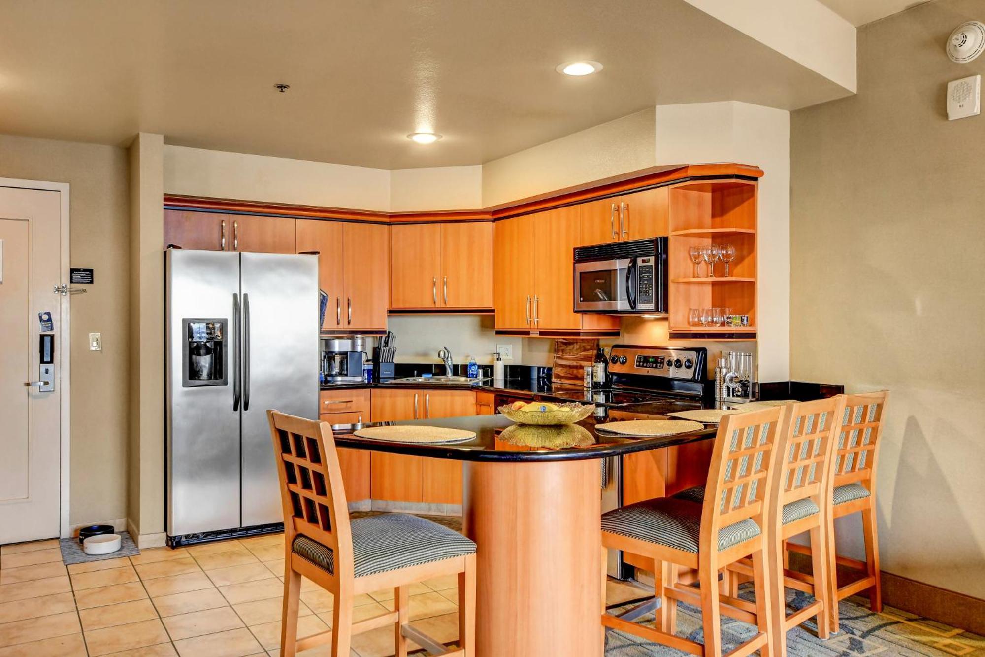 Diligence At The Platinum - No Fees And Free Parking Apartahotel