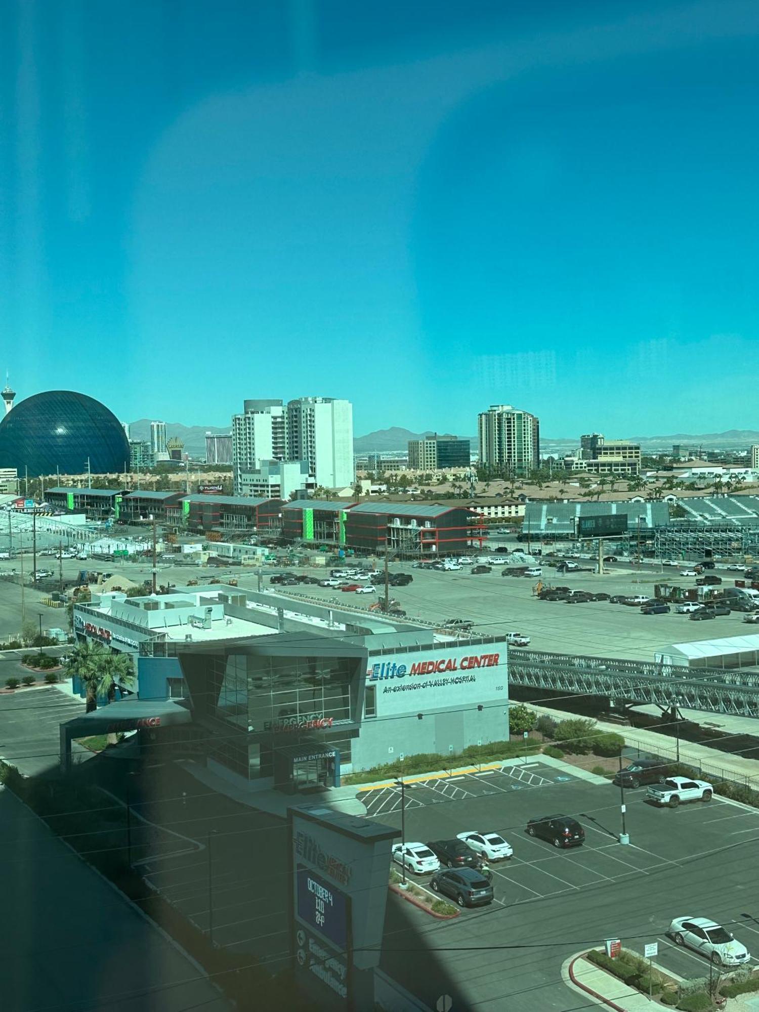 Apartment Tower 3 Corner Unit With Spectacular Formula 1 Race Views!