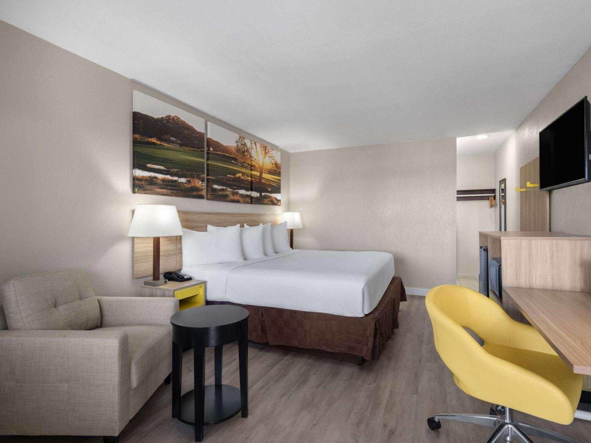 Days By Wyndham Vegas Airport Near The Strip Hotel 2*