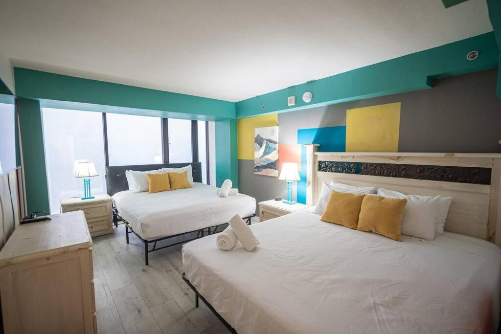 Penthouse On The Strip - 2bd/2ba Apartment