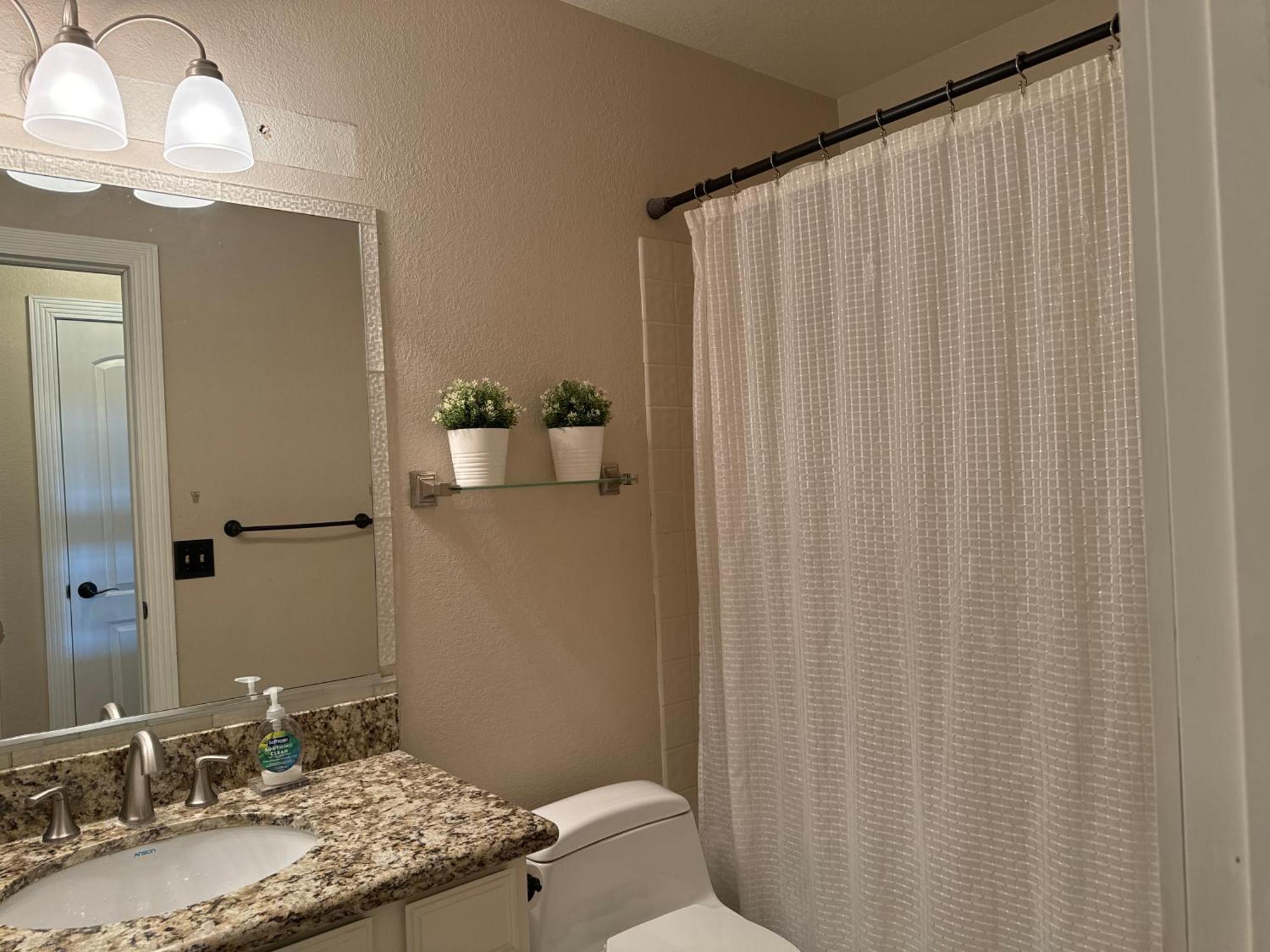 Homestay Le Noir, A Private Bedroom With A Private Entrance - Shared Bathroom *