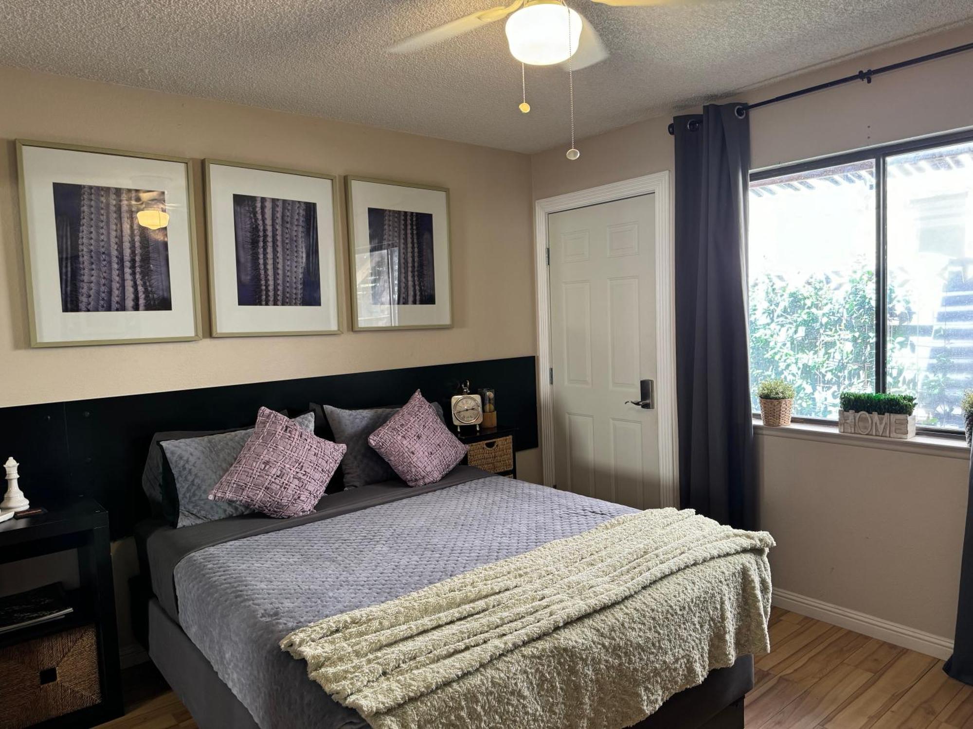 Homestay Le Noir, A Private Bedroom With A Private Entrance - Shared Bathroom *