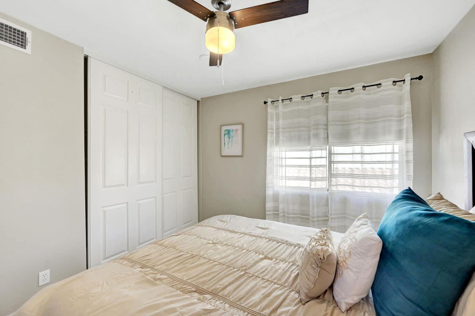 Bright Fun Spacious With Pool Casa de férias Las Vegas