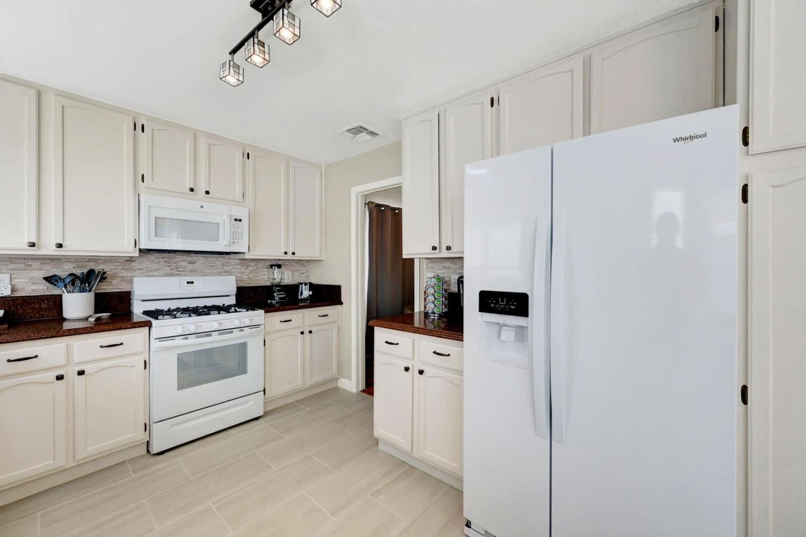 Bright Fun Spacious With Pool Casa de férias Las Vegas
