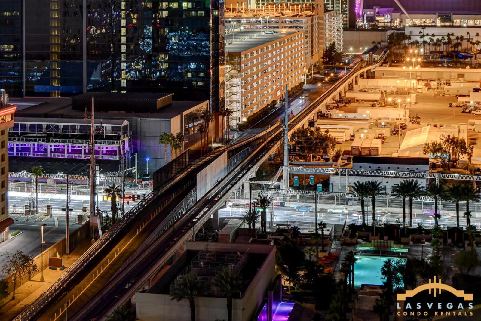 Mgm Signature-16-605 Strip View Balcony