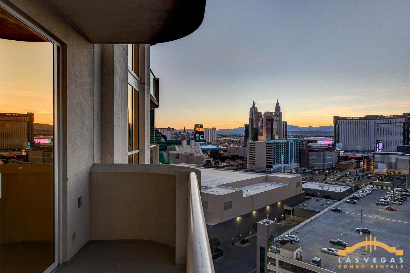 Mgm Signature-16-605 Strip View Balcony *