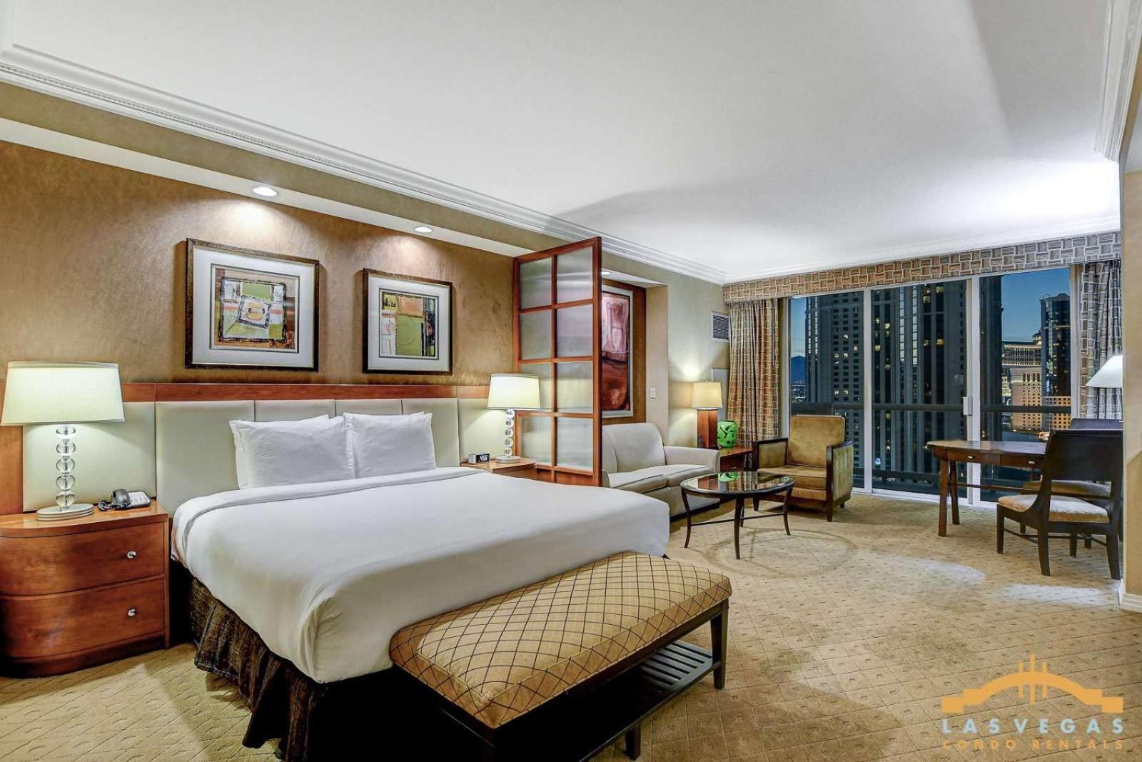 Mgm Signature-16-605 Strip View Balcony *