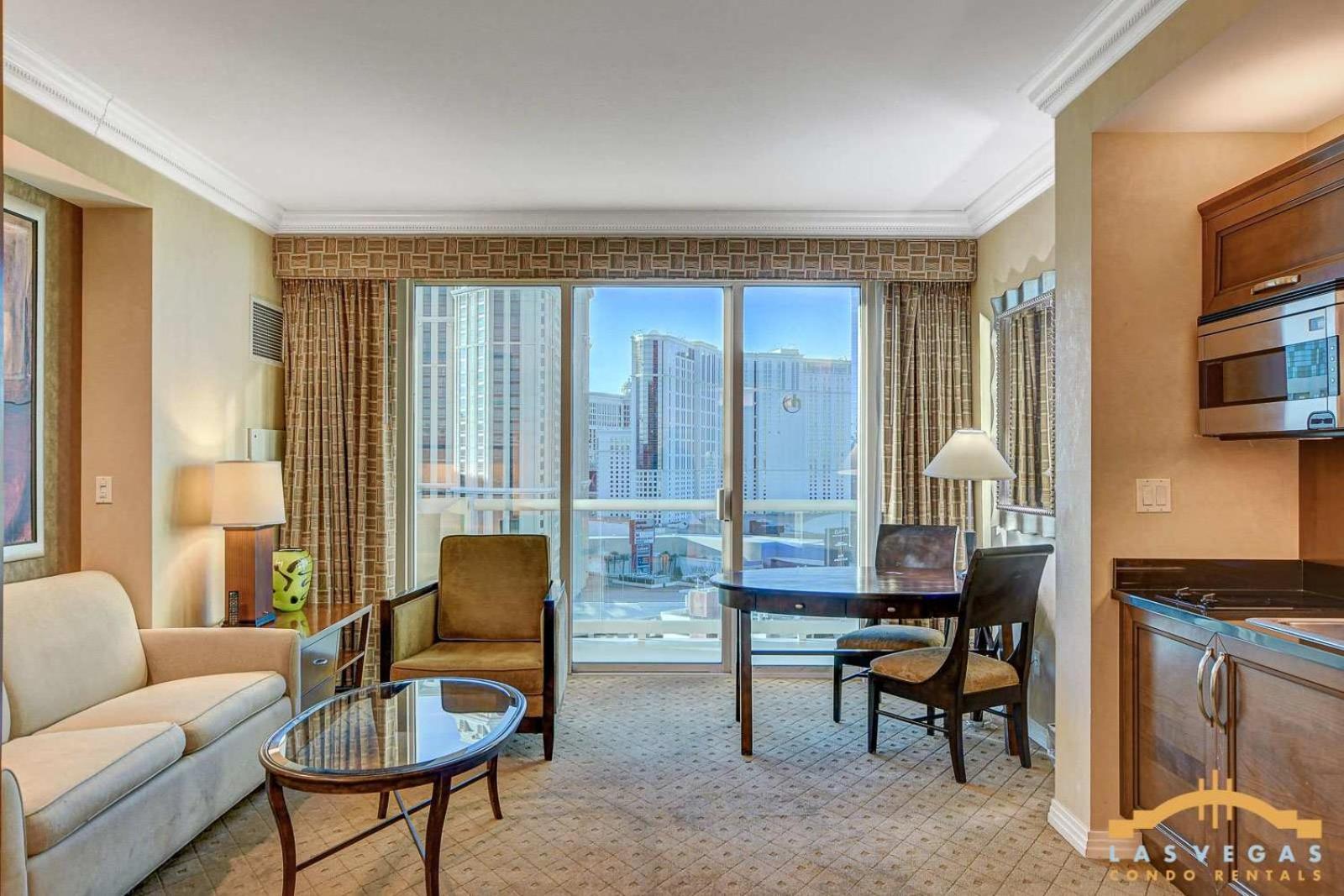 Mgm Signature-16-605 Strip View Balcony