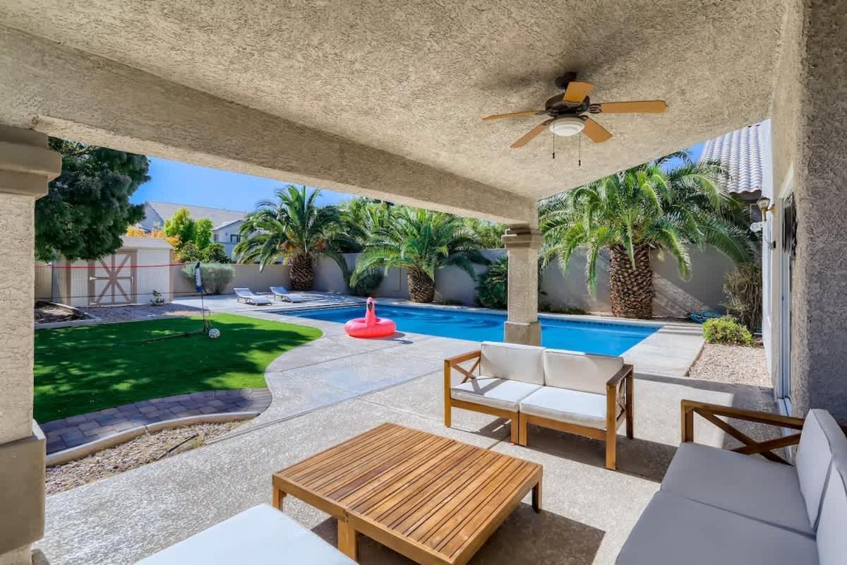 Spacious Luxury Desert Retreat With Heated Pool Putt Putt And A Playground For Family Casa vacanze Las Vegas