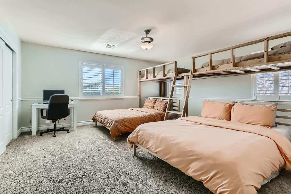 Casa vacanze Spacious Luxury Desert Retreat With Heated Pool Putt Putt And A Playground For Family Las Vegas