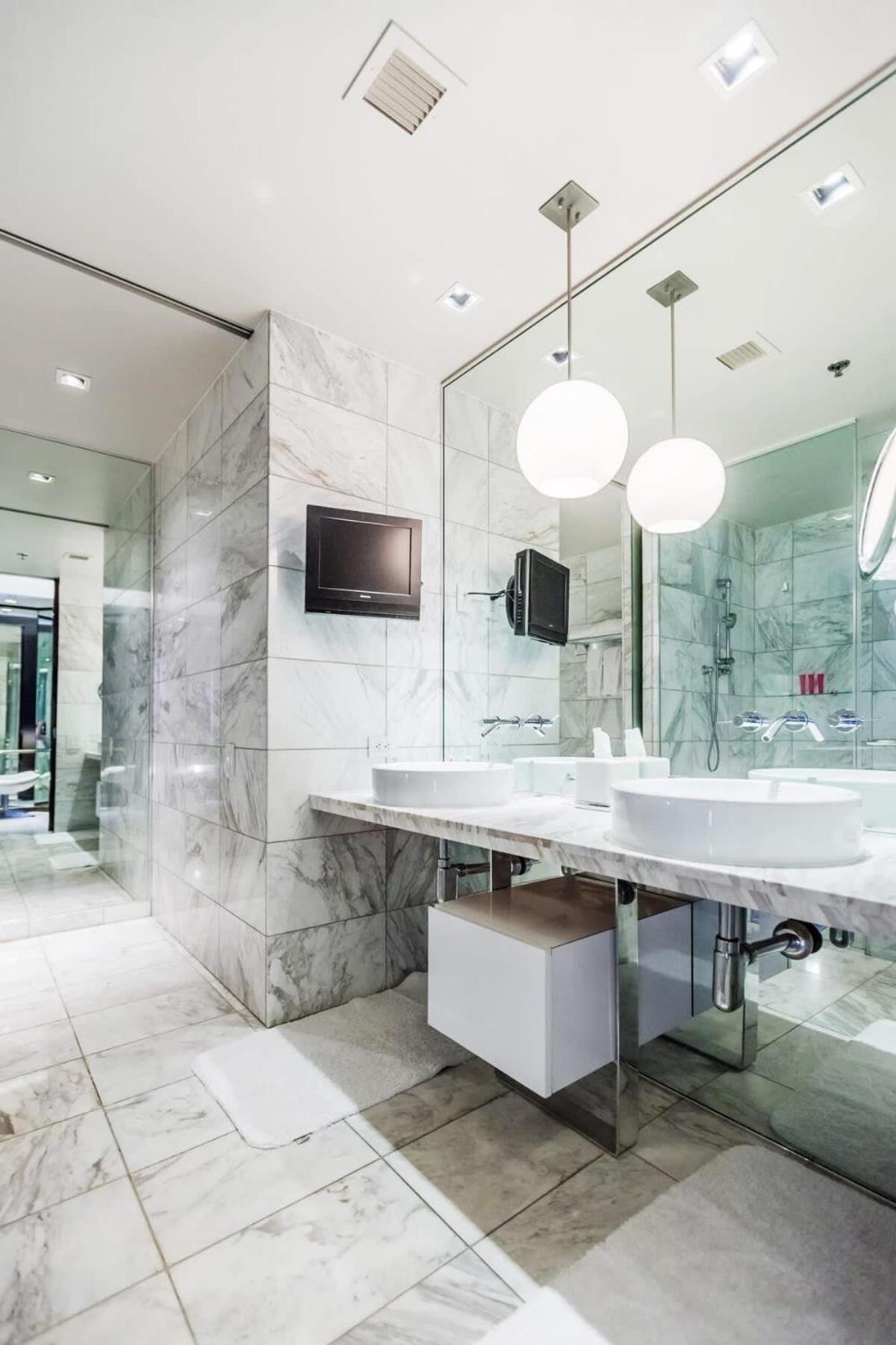 Charming High Floor Strip Views Palms 30306