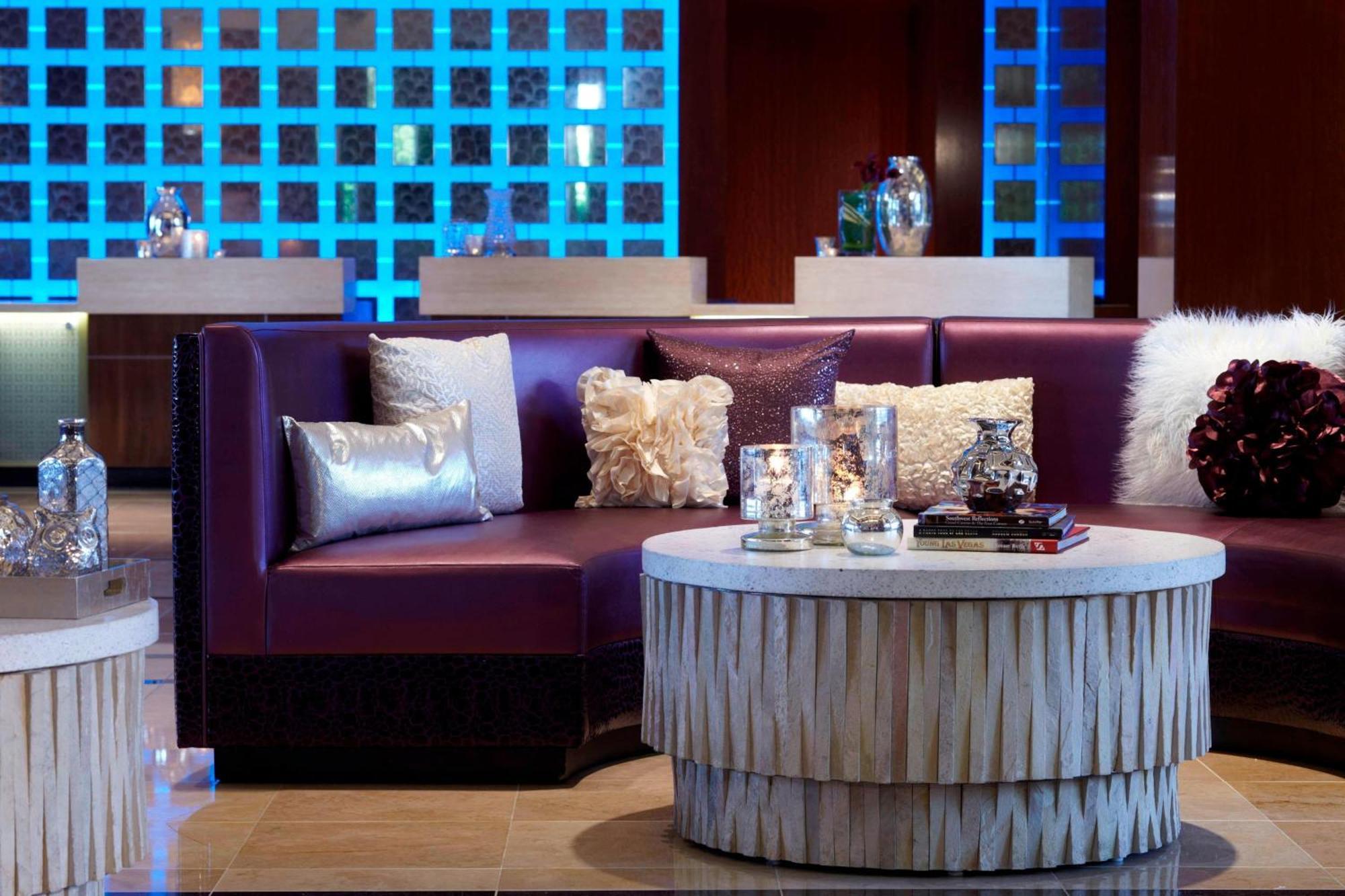 Renaissance Hotel 4*