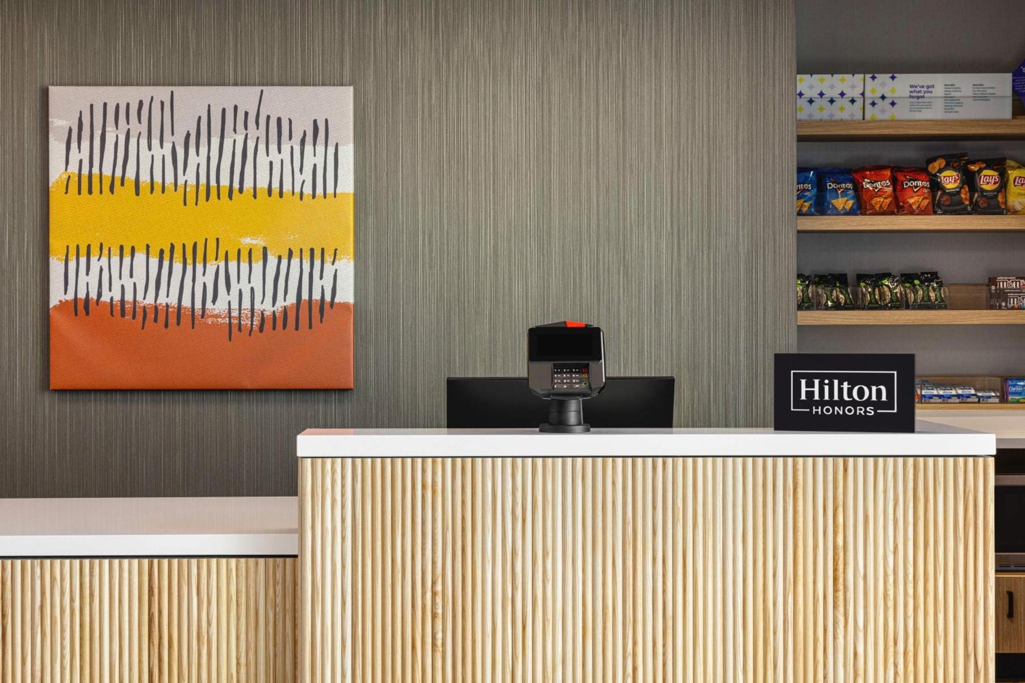 Hotel Spark By Hilton Vegas Airport 3*