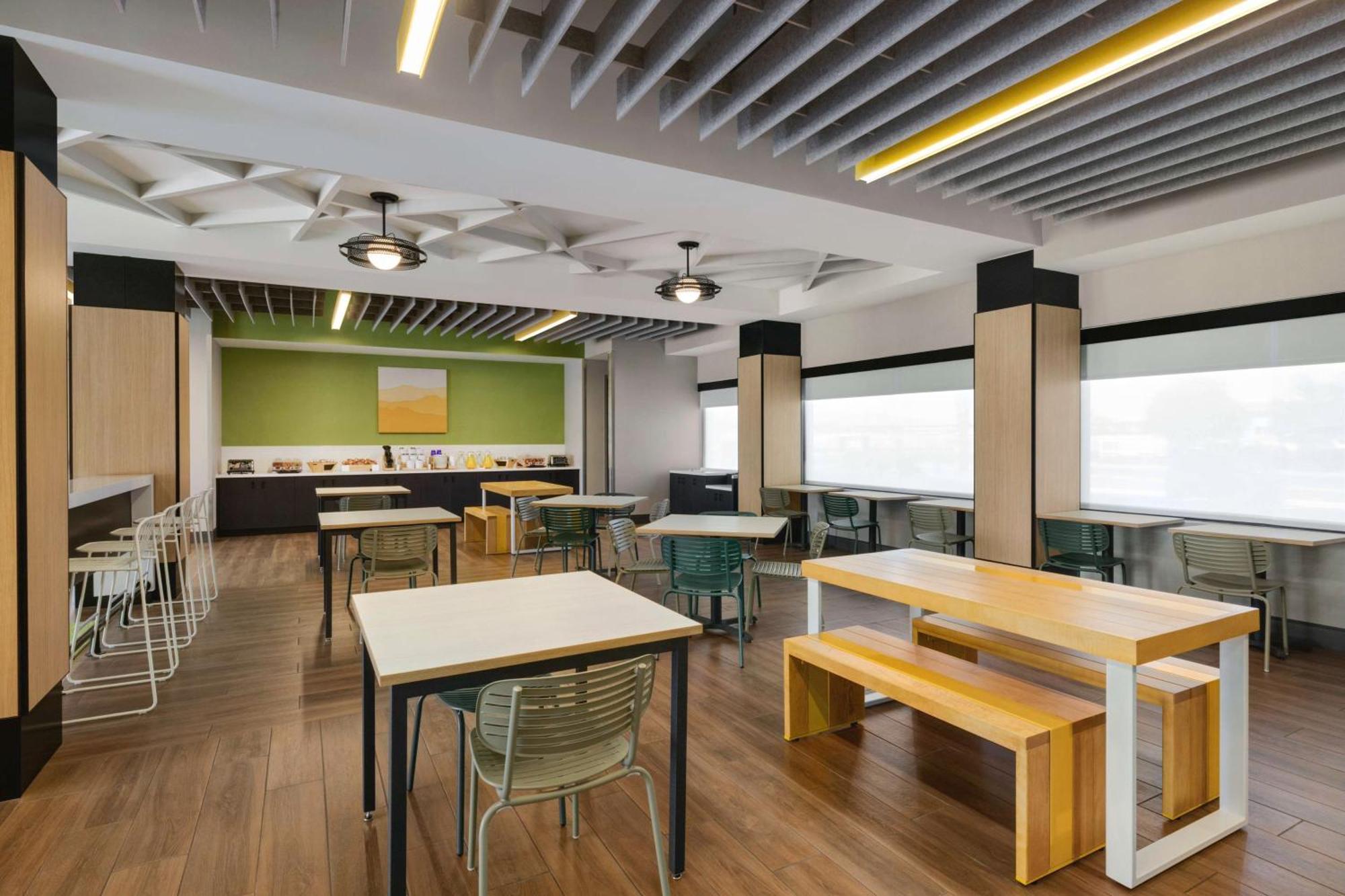 Spark By Hilton Vegas Airport Hotel 3*