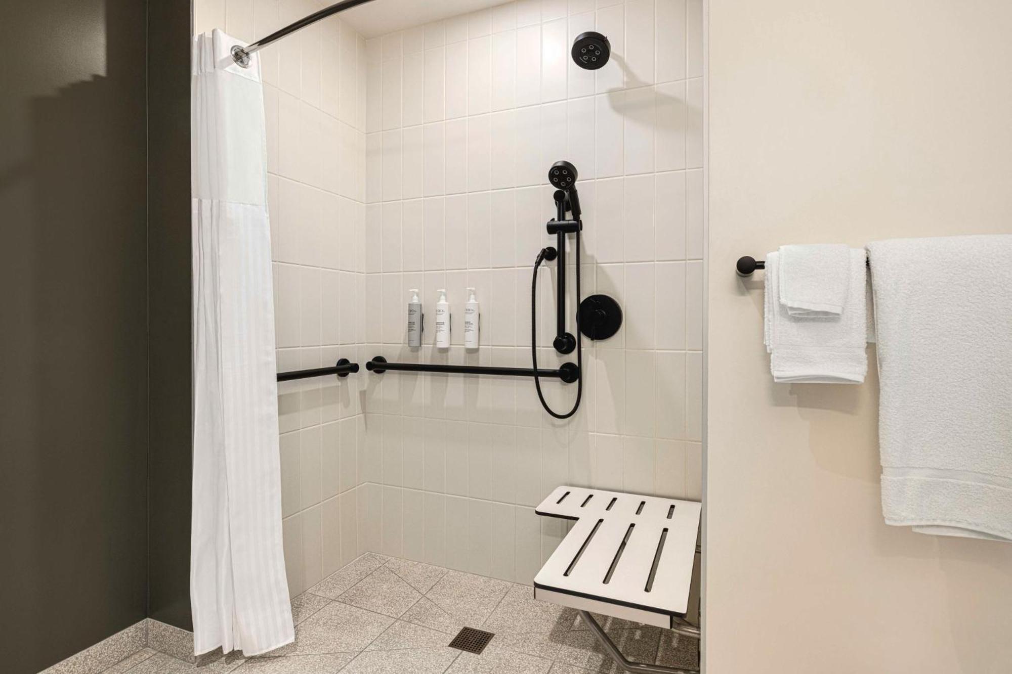 Hotel Spark By Hilton Vegas Airport 3*