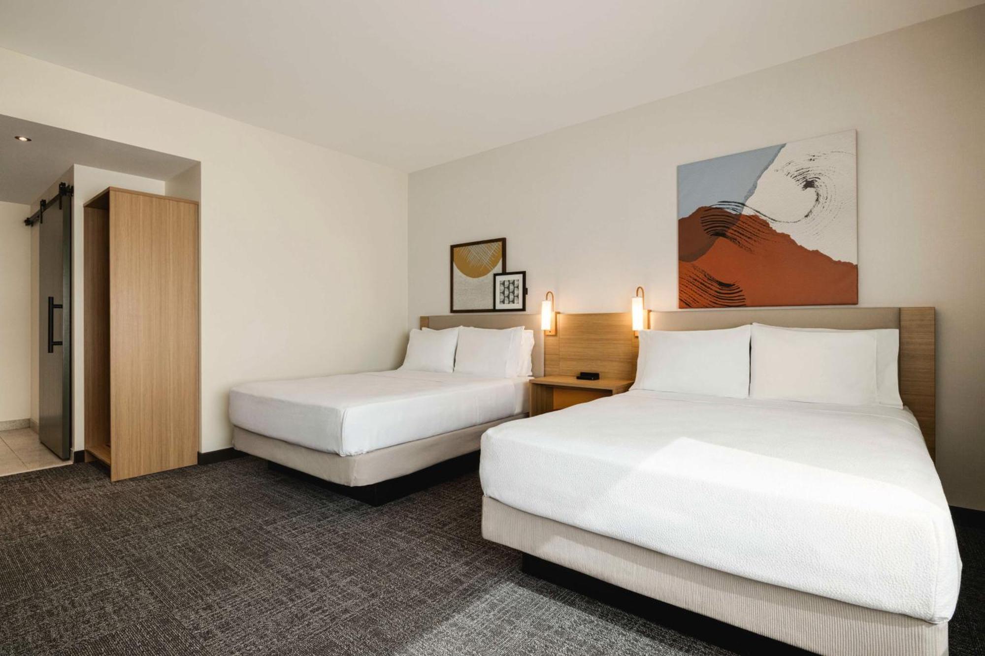 Hotel Spark By Hilton Vegas Airport 3*