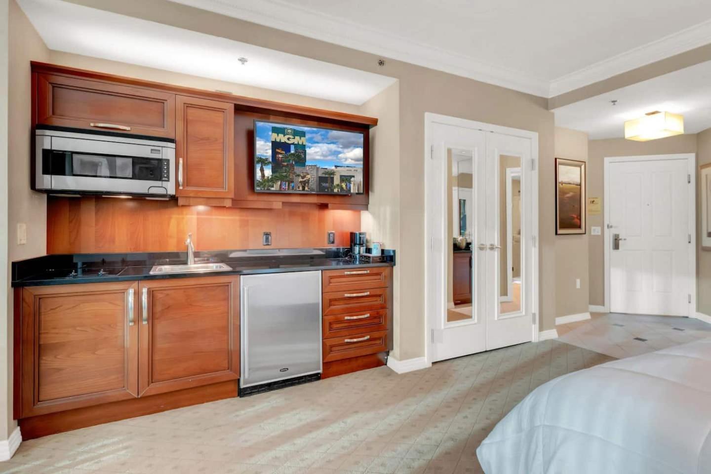 Mgm 1 Bedroom Balcony And Or Luxury *
