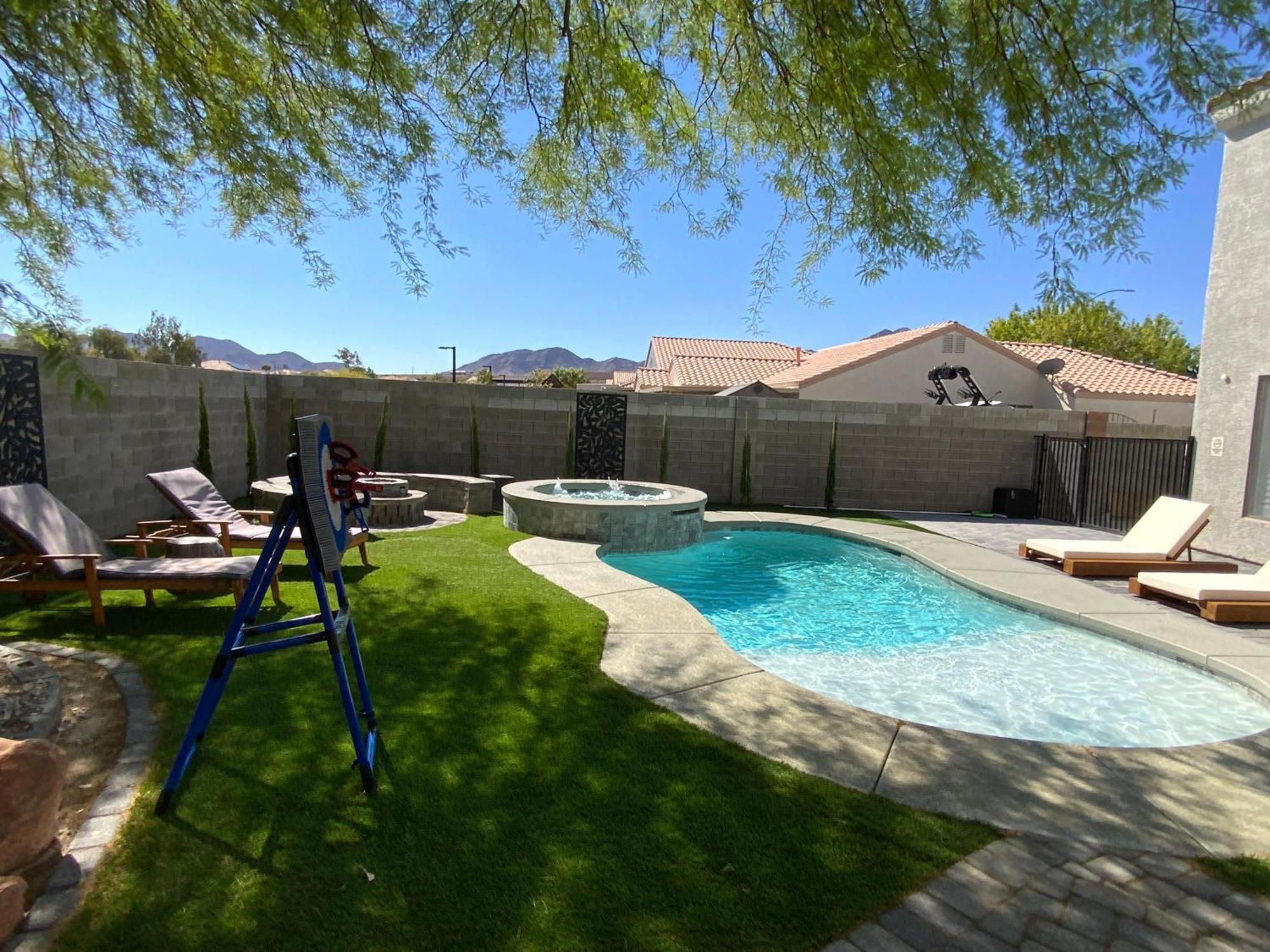 Buddha Gem, 6 Bed Luxury With Pool Hot Tub Game And Much Holiday home