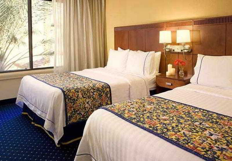 Courtyard By Marriott Convention Center Las Vegas