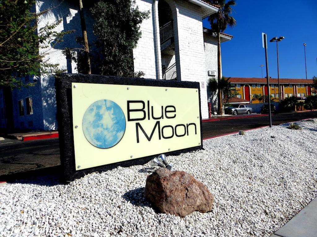 Blue Moon Gay 3*