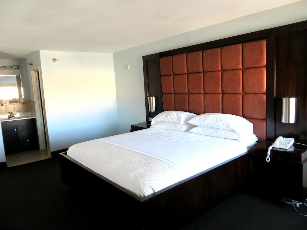 Blue Moon Gay Hotel 3*