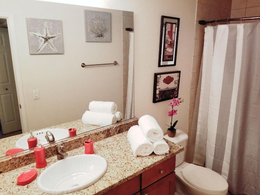 Appartamento Lovely Condo! Walking Distance To The Strip With Pool And Las Vegas