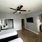 Vintage Residence Whit 3 Bedroom And Billard Table