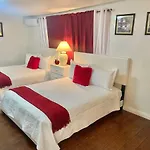 “Beautifull Cozy Studio…With Private Entrance”