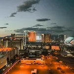No Resort Fees-Mgm Stripview-Jacuzzi-Formula 1 Track View