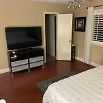 Cozy Home In Quiet Neighborhood