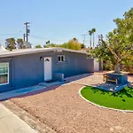 Fully Remodeled, Landscaped, King Beds, Desk Space