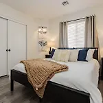Modern 3Br Home W Pool, Hot Tub, Sleeps 6
