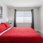 5Mins To Fremont 10Mins To Strip! Sleeps 8!